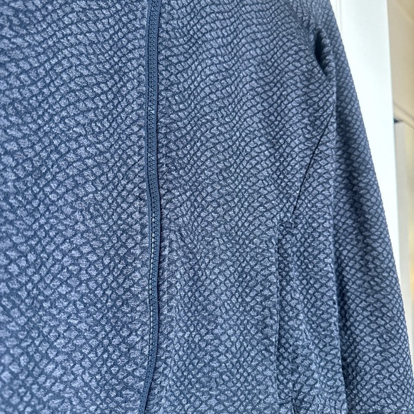 Under Armor Studiolux Women’s athletic Jacket - Picture 4 of 6